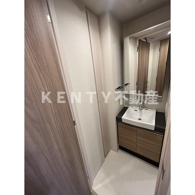 洗面設備　ゆったりとスペースのある洗面所