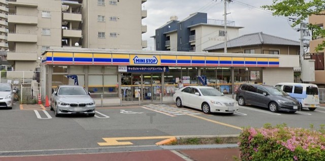 コンビニ　ミニストップ　豊中新千里南町（コンビニ）まで469m