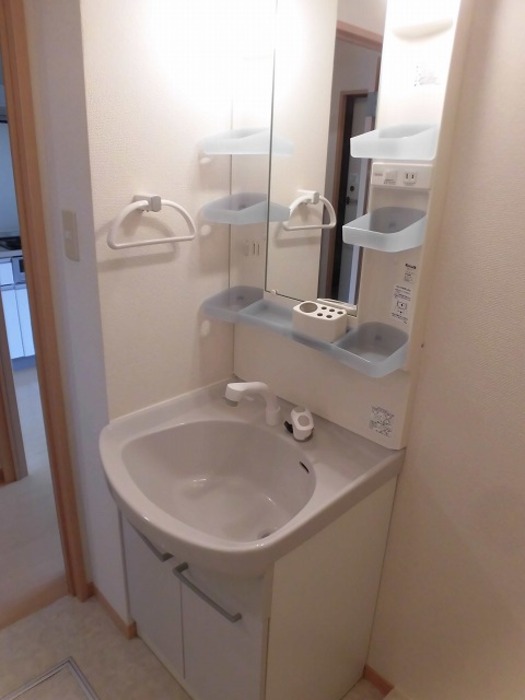 洗面設備　使いやすい洗面所です