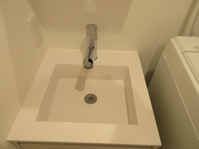 洗面設備　独立洗面台あり、毎朝おしゃれに忙しい女性の方におすすめです