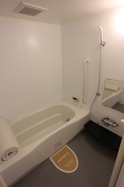 バス・シャワールーム　Ａ１０２　浴室　追い焚き給湯