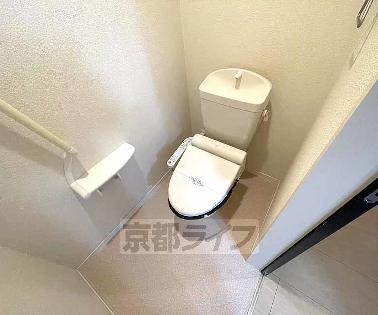 トイレ　ウォシュレットつき