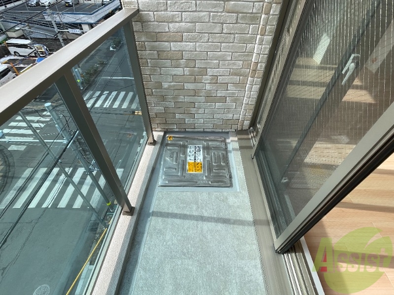 バルコニー　バルコニーは洗濯物を干すスペースがありました。