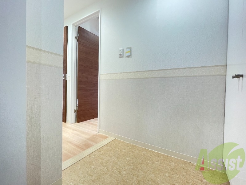 玄関　玄関は広々としています。すぐに部屋が見えないのは安心ですね。