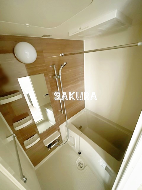 バス・シャワールーム　雨の日でも安心の浴室乾燥機付きです♪日々の疲れを癒すお風呂で