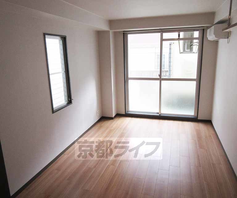 居室・リビング　奥行きのある広いお部屋！