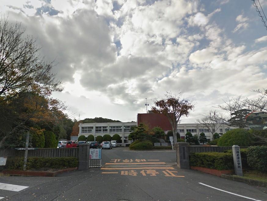 中学校　岡垣中学校（中学校）まで350m