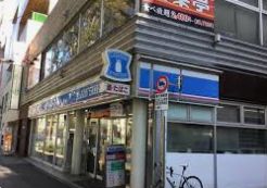 コンビニ　ローソン杉並区役所前店（コンビニ）まで176m