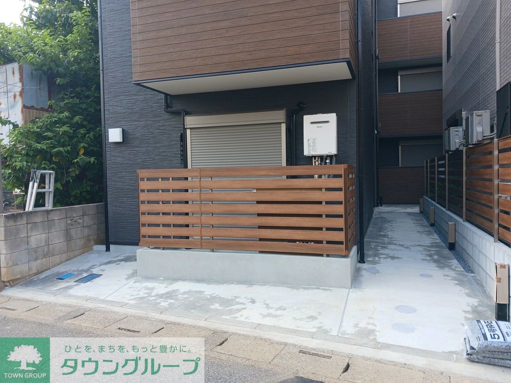 エントランス　駐車場