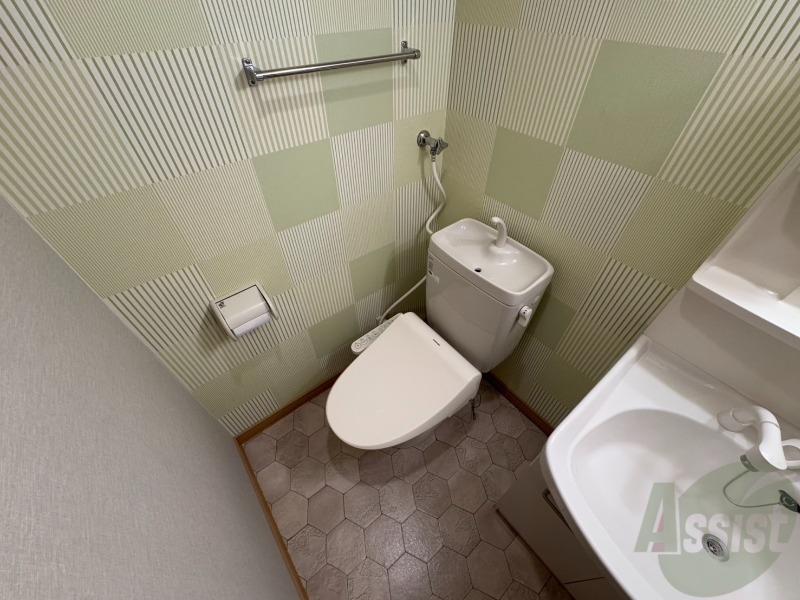 トイレ　ウォシュレット機能がついたトイレ。安心して使用できますね。