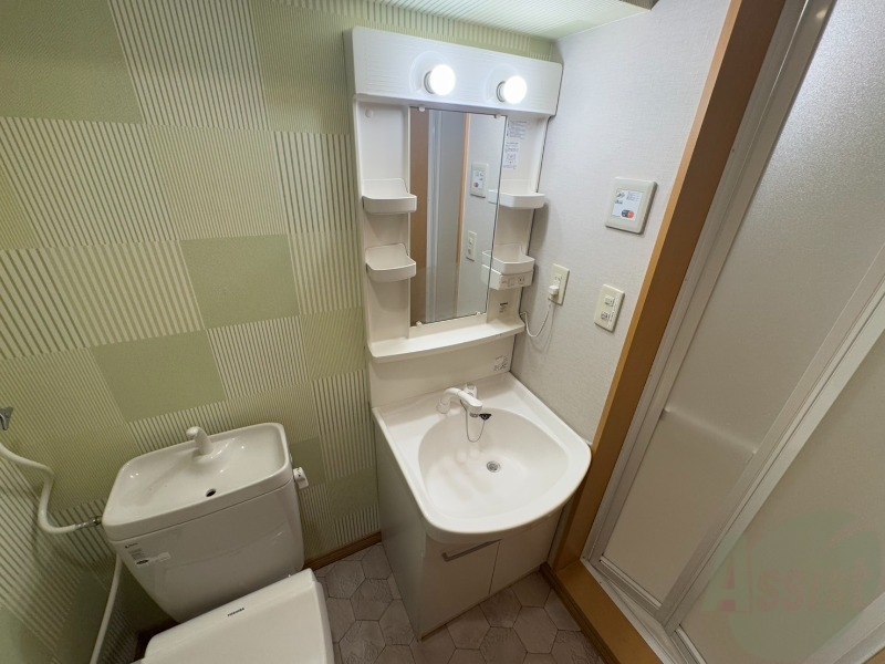 洗面設備　シャンプードレッサー。身支度はここでばっちりですね。