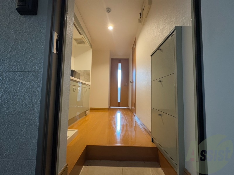 玄関　玄関の様子です。明るい印象ですね。気分もあがりそう。