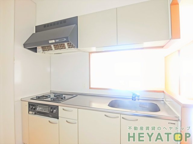 キッチン　毎日のお料理が楽しいシステムキッチン完備（同仕様写真）