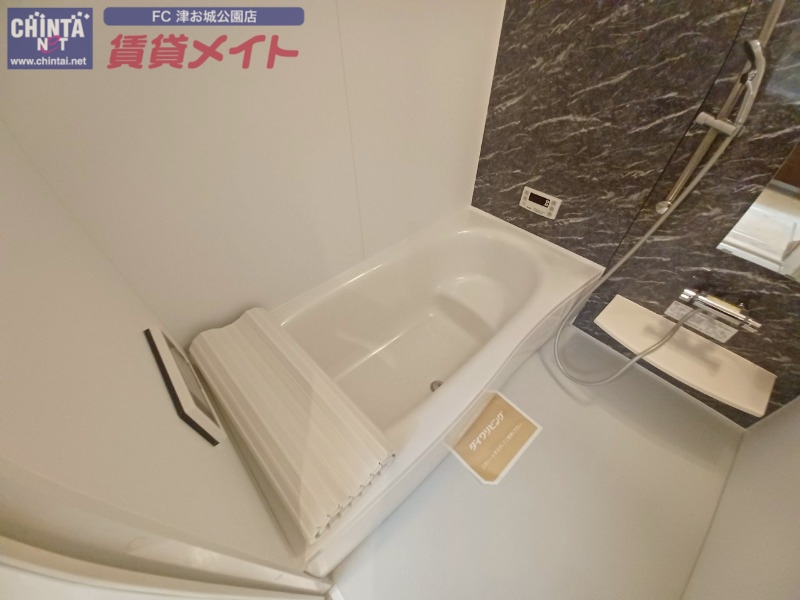 バス・シャワールーム　同型別室のお写真です