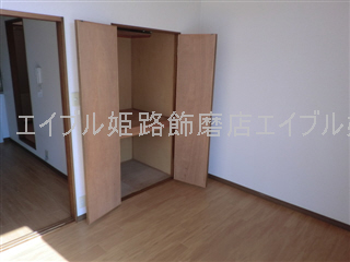 収納　写真は反転のお部屋です
