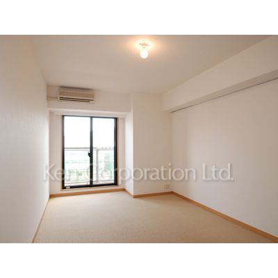 居室・リビング　同タイプ5階のお部屋を撮影。仕様が異なることがあります。