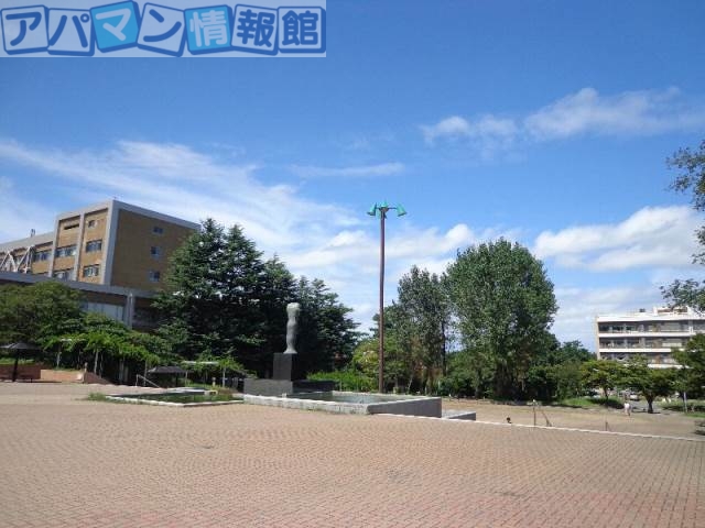 図書館　新潟大学附属図書館中央図書館（図書館）まで563m