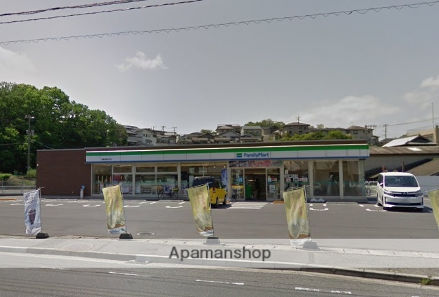 コンビニ　ファミリーマート（コンビニ）まで130m