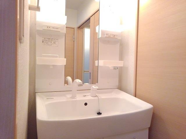 洗面設備　コンパクトで使いやすい洗面所