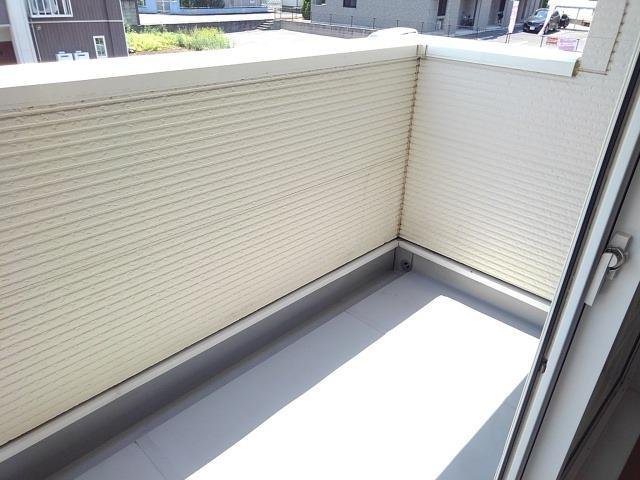 バルコニー　外からの目が気にならないバルコニーで洗濯物が干せます