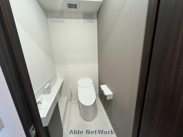 トイレ　同型反転