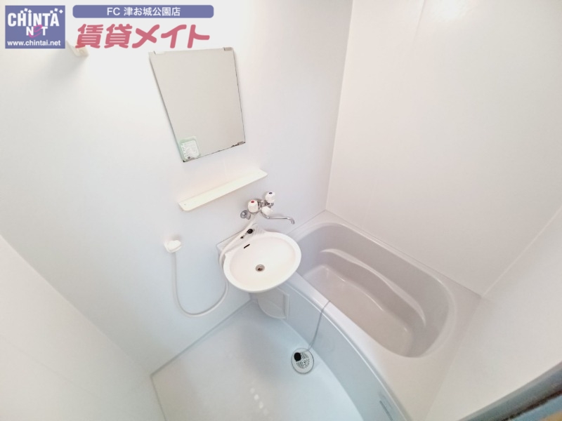 バス・シャワールーム　同物件別部屋の写真