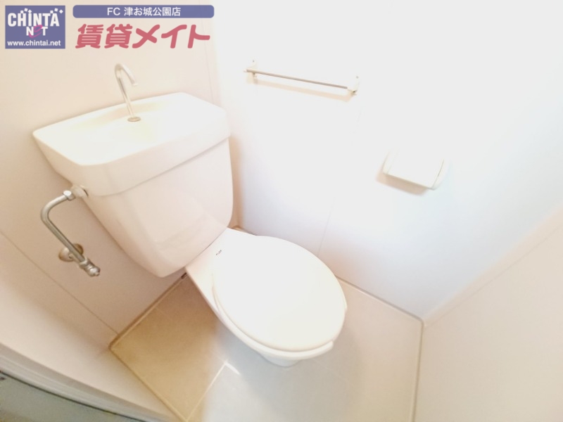 トイレ　同物件別部屋の写真
