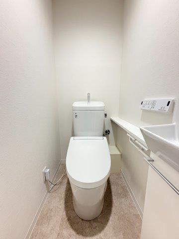 トイレ　トイレ／温水洗浄暖房便座