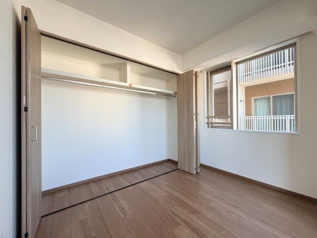 収納　洋室約５．４帖収納