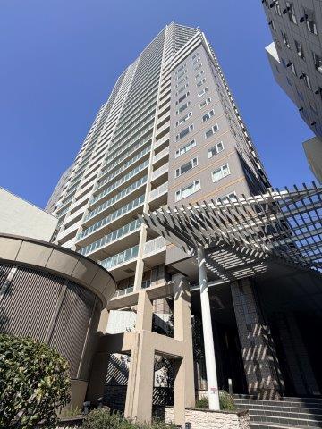 建物外観　地上３２階地下４階