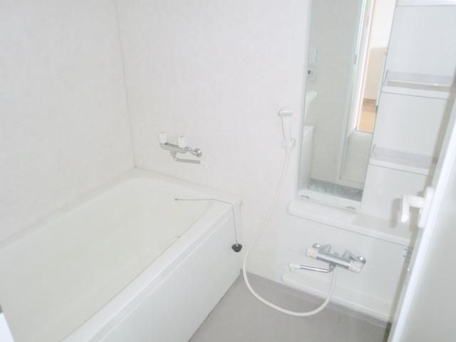 バス・シャワールーム　★清潔感のあるバスルームです★