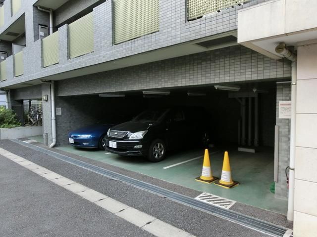 駐車場　★屋根付駐車スペースです★