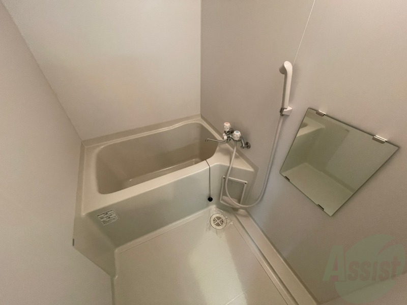 バス・シャワールーム　お風呂になります。一日の疲れを癒してくださいね。