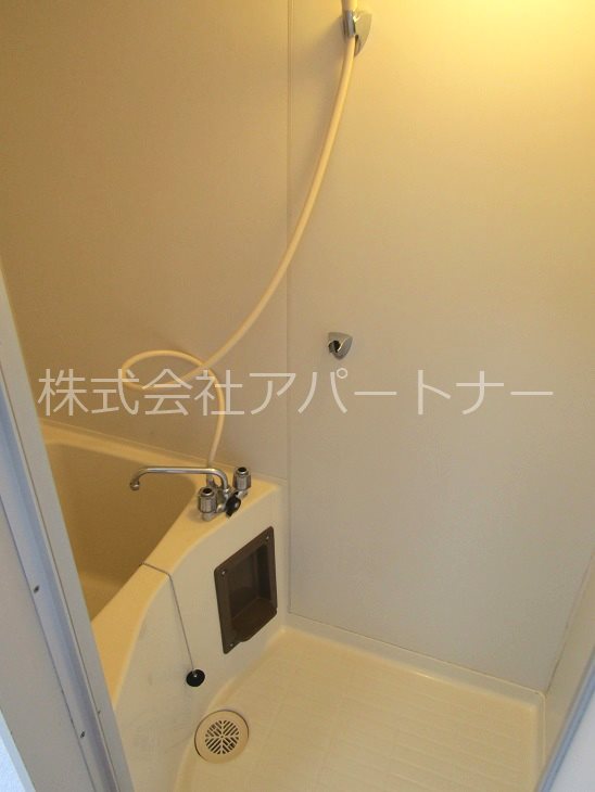 バス・シャワールーム　キレイなバスルームです。もちろんシャワーもあります。