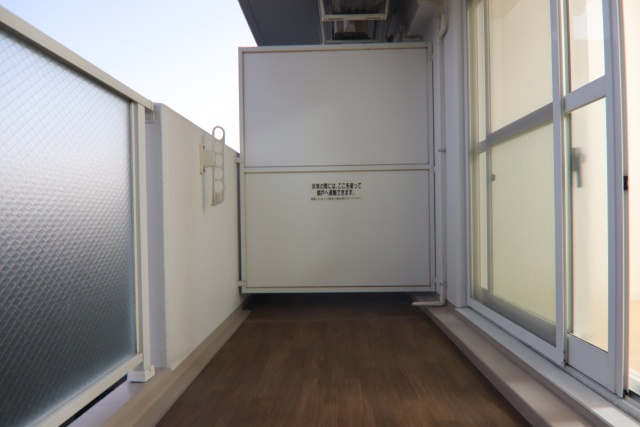 バルコニー　※別室の参考写真の為、現況優先です。