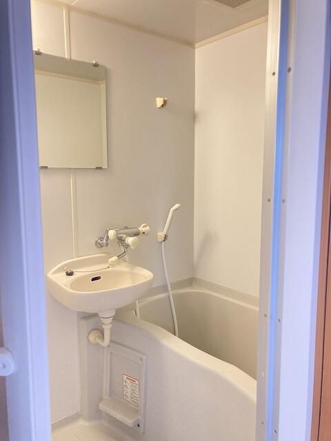 バス・シャワールーム　※別部屋参考写真