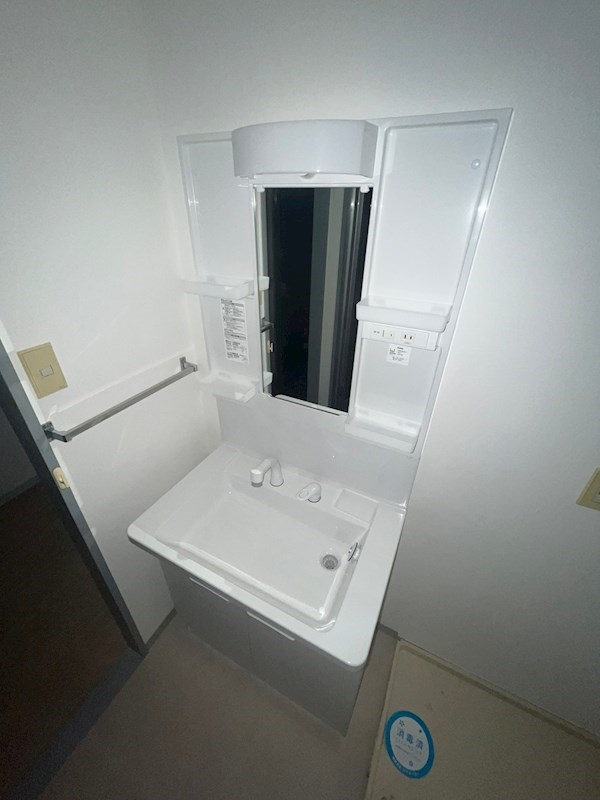 洗面設備　使いやすい独立洗面台です