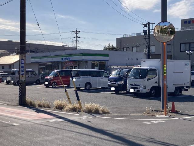 コンビニ　ファミリーマート岐阜各務野高校前店（コンビニ）まで766m
