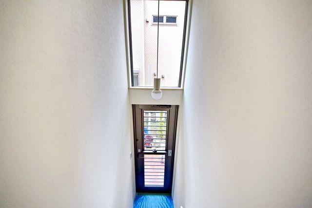 眺望　★お洒落な玄関には採光窓があり明るいです★