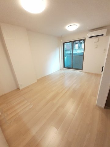 居室・リビング　こちらの居間で趣味の時間をお楽しみください