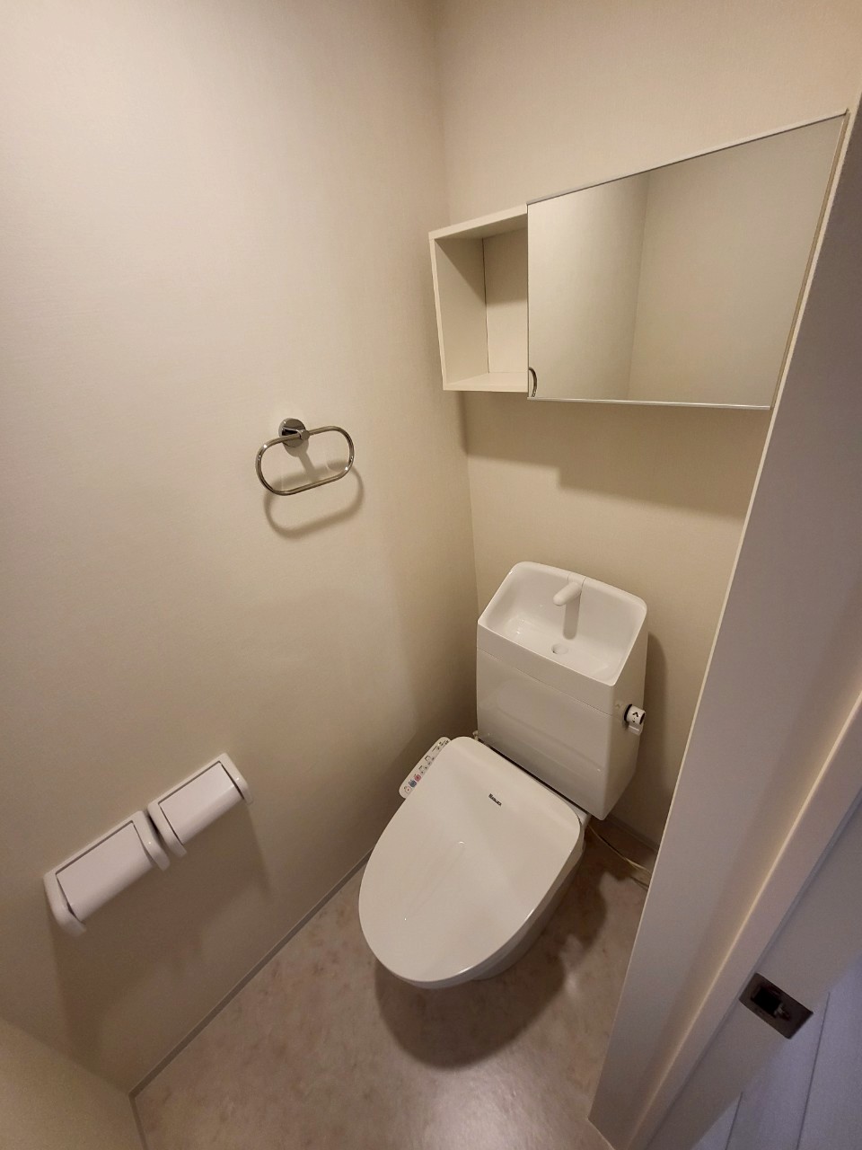 トイレ　※同タイプの写真となります。