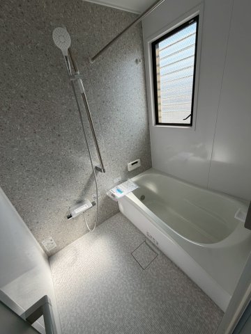 バス・シャワールーム　落ち着いた空間のお風呂です