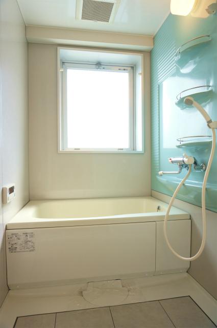 バス・シャワールーム　コンパクトで使いやすいお風呂です