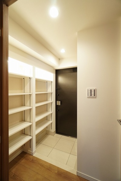 玄関　落ち着いた玄関です