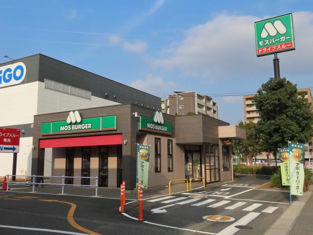 飲食店　モスバーガーイオンタウン小郡店（飲食店）まで672m
