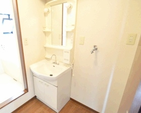 洗面設備　独立洗面台付きです。