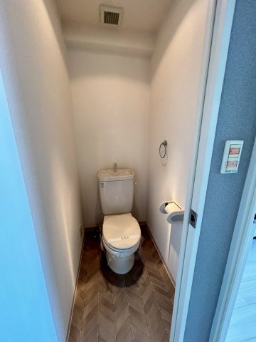 トイレ　同物件、別号室の参考写真です。