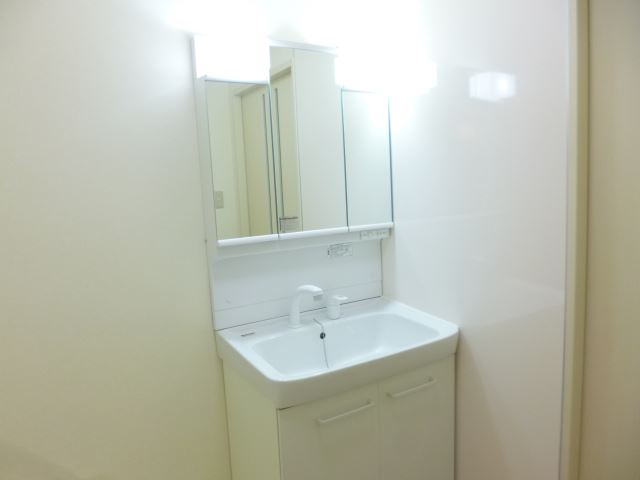 洗面設備　洗髪洗面化粧台付き