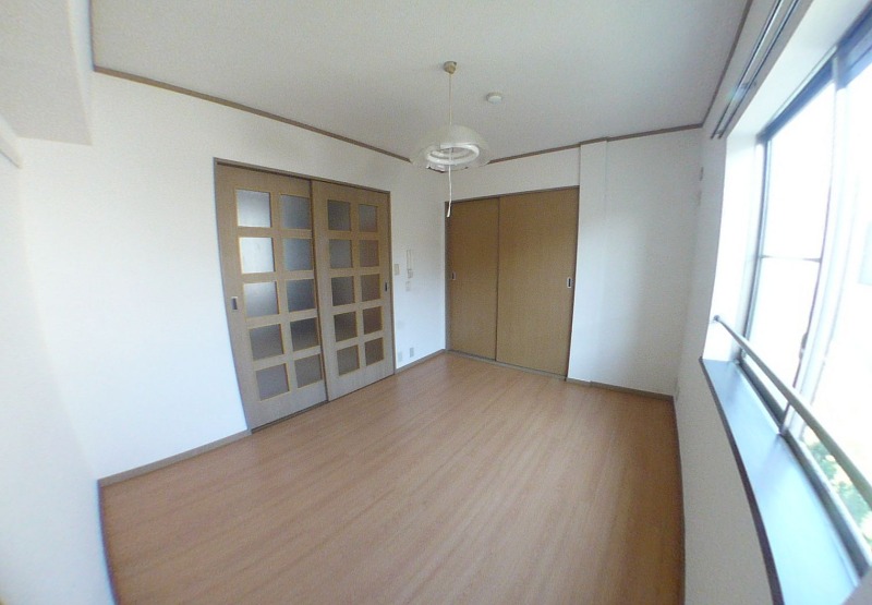 居室・リビング　明るい居室