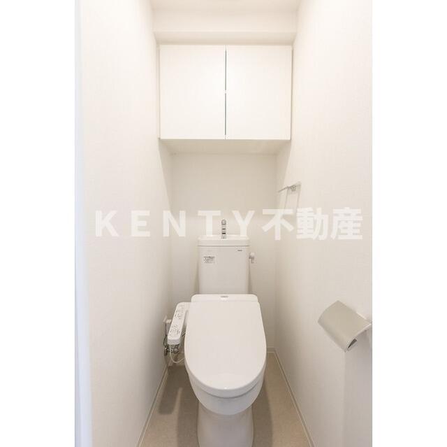 トイレ　落ち着いた色調のトイレです